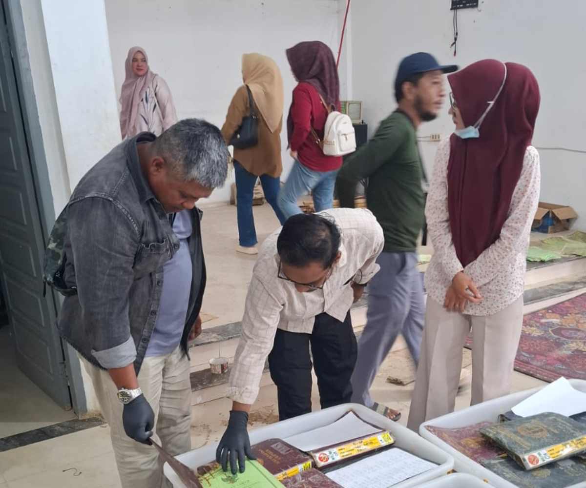 Pimpin Langsung Penyelamatan Dokumen Banjir, Kakantah Aceh Timur Turun Tangan di Lokasi Darurat