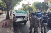 Satpol PP WH Banda Aceh Menertibkan PKL di Badan Jalan, Pedagang Dibina
