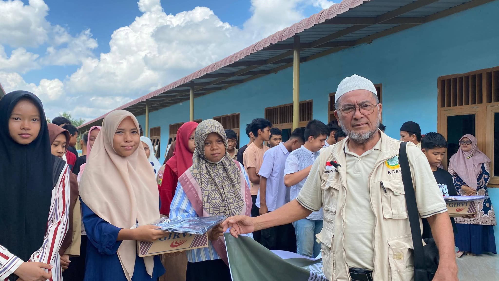 Dewan Dakwah Aceh Terus Salurkan Bantuan Donatur kepada Korban Bencana