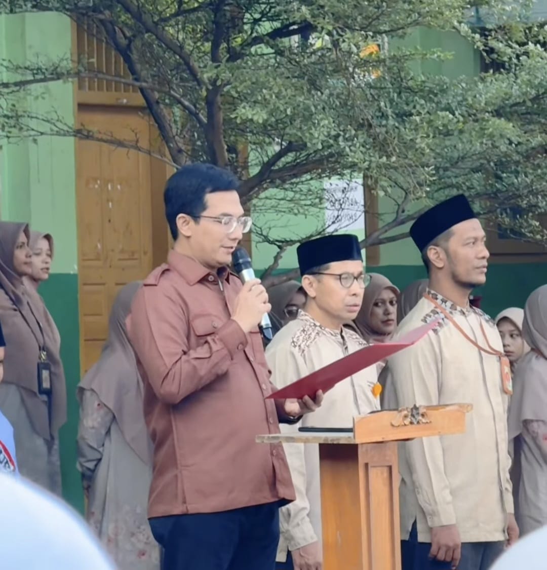 Ketua DPRK Banda Aceh Jadi Pembina Upacara di SDIT Islah, Pesankan Disiplin dan Berani Bermimpi Besar