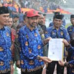 Di Bawah Hujan Deras, Harapan Itu Datang : Mualem Serahkan SK PPPK Paruh Waktu untuk Ribuan Honorer