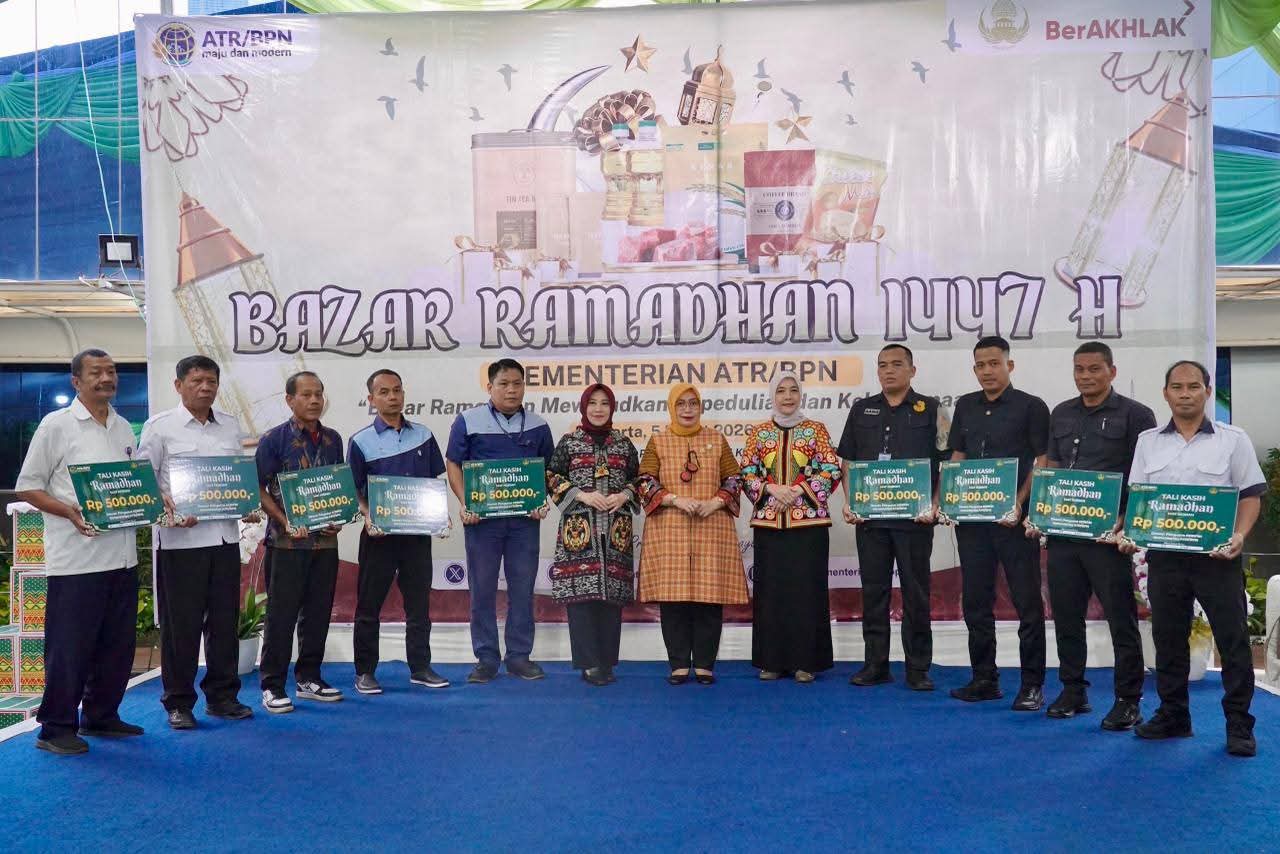 Kementerian ATR/BPN Berikan Santunan untuk Pegawai dalam Momen Bazar Ramadan 1447 H