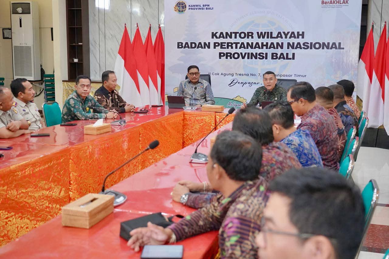 Apresiasi Capaian Jajaran di Bali, Wamen Ossy Tekankan Pentingnya Peningkatan Kualitas Pelayanan dan Data Pertanahan