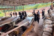 Polri Bongkar Penambangan Ilegal dan Penyelundupan Pasir Timah ke Malaysia, 7 Tersangka Diamankan