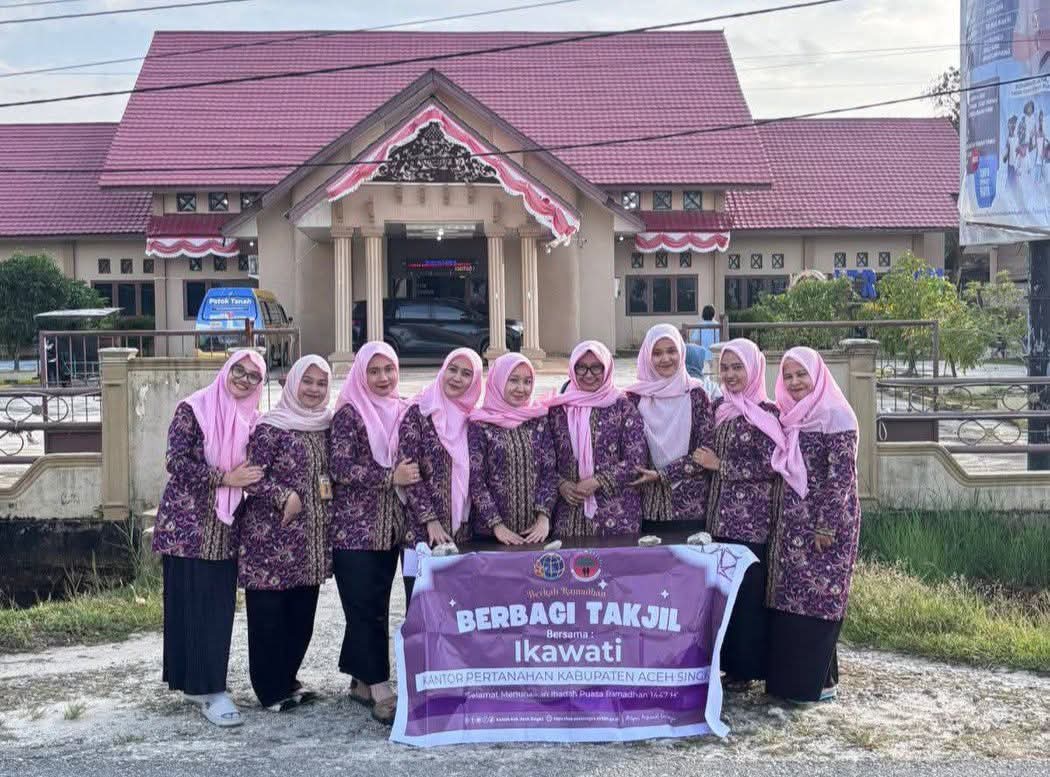IKAWATI Kantor Pertanahan Aceh Singkil Tebar Kepedulian, Berbagi Takjil di Bulan Ramadan
