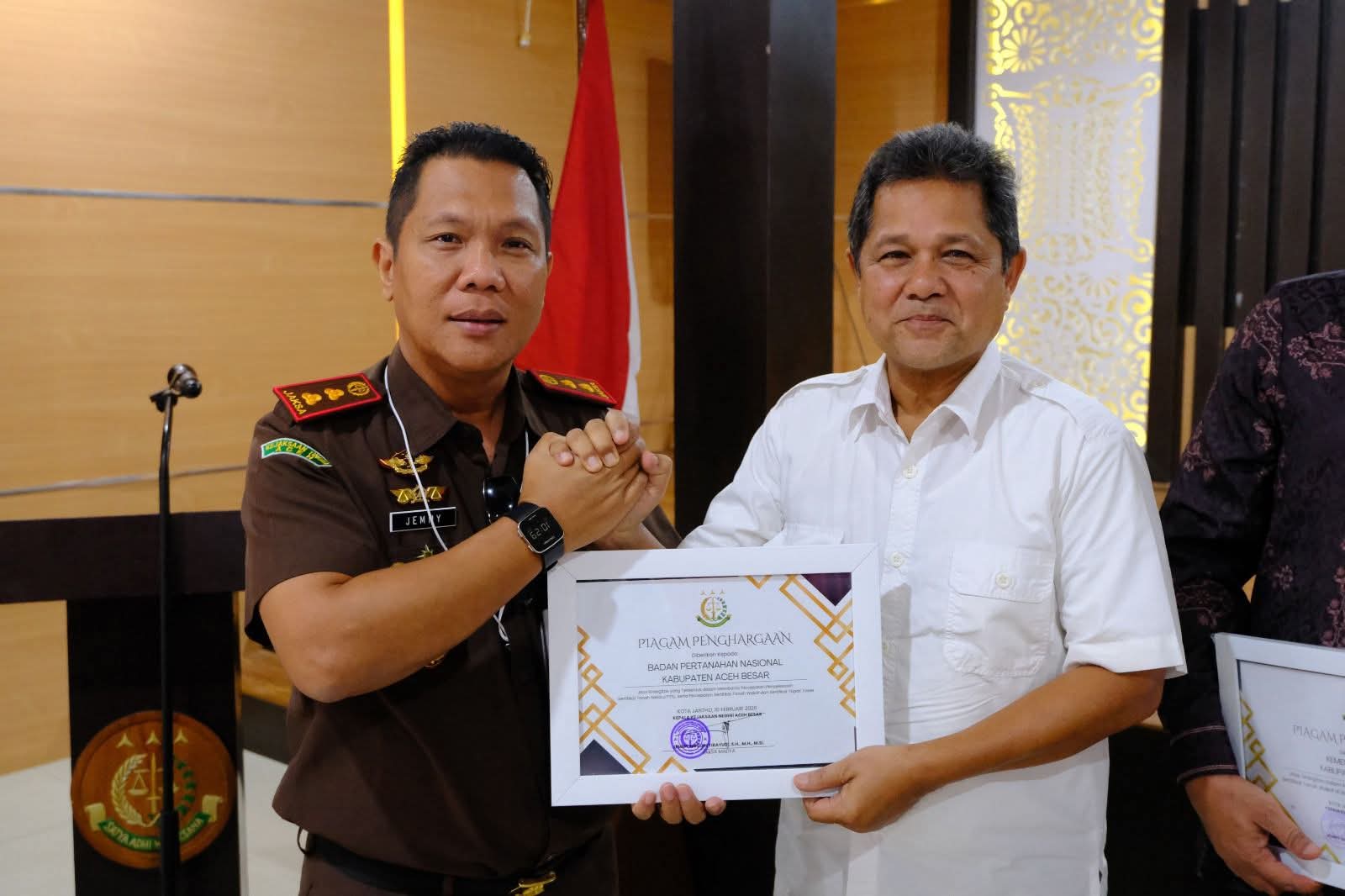 Sinergi Kuat, Kantor Pertanahan Aceh Besar Raih Penghargaan dari Kejari
