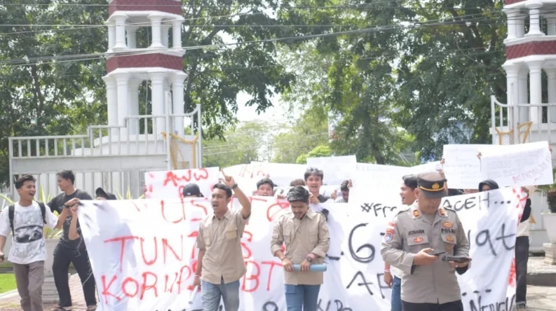 Kolaborasi Aparat, Aksi GAMPATA di Kantor Gubernur Berlangsung Kondusif