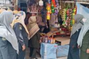 WH Wanita Aceh Gelar Patroli Operasi Jum’at, Ingatkan Pria Segera Tinggalkan Warung dan Menuju Masjid