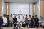 Kantor Pertanahan Aceh Besar Apresiasi “Pahlawan Belakang Layar” di Bulan Ramadhan