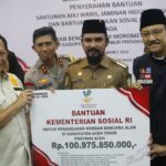 Wagub Aceh Bersama Mendagri dan Mensos Serahkan Bantuan untuk Korban Bencana Aceh Timur