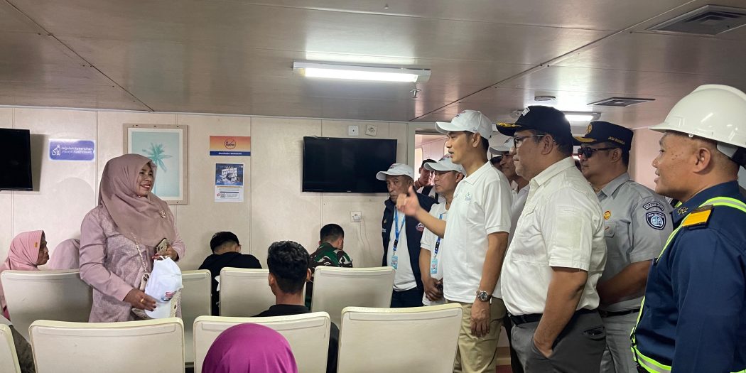 Sekda Aceh Sapa Pemudik di KMP Aceh Hebat 2, Total 650 Tiket Gratis Disiapkan ke Sabang