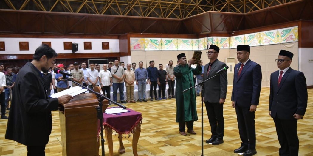 Mualem Lantik Tiga Kepala SKPA, Tekankan Percepatan Kinerja dan Serapan Anggaran