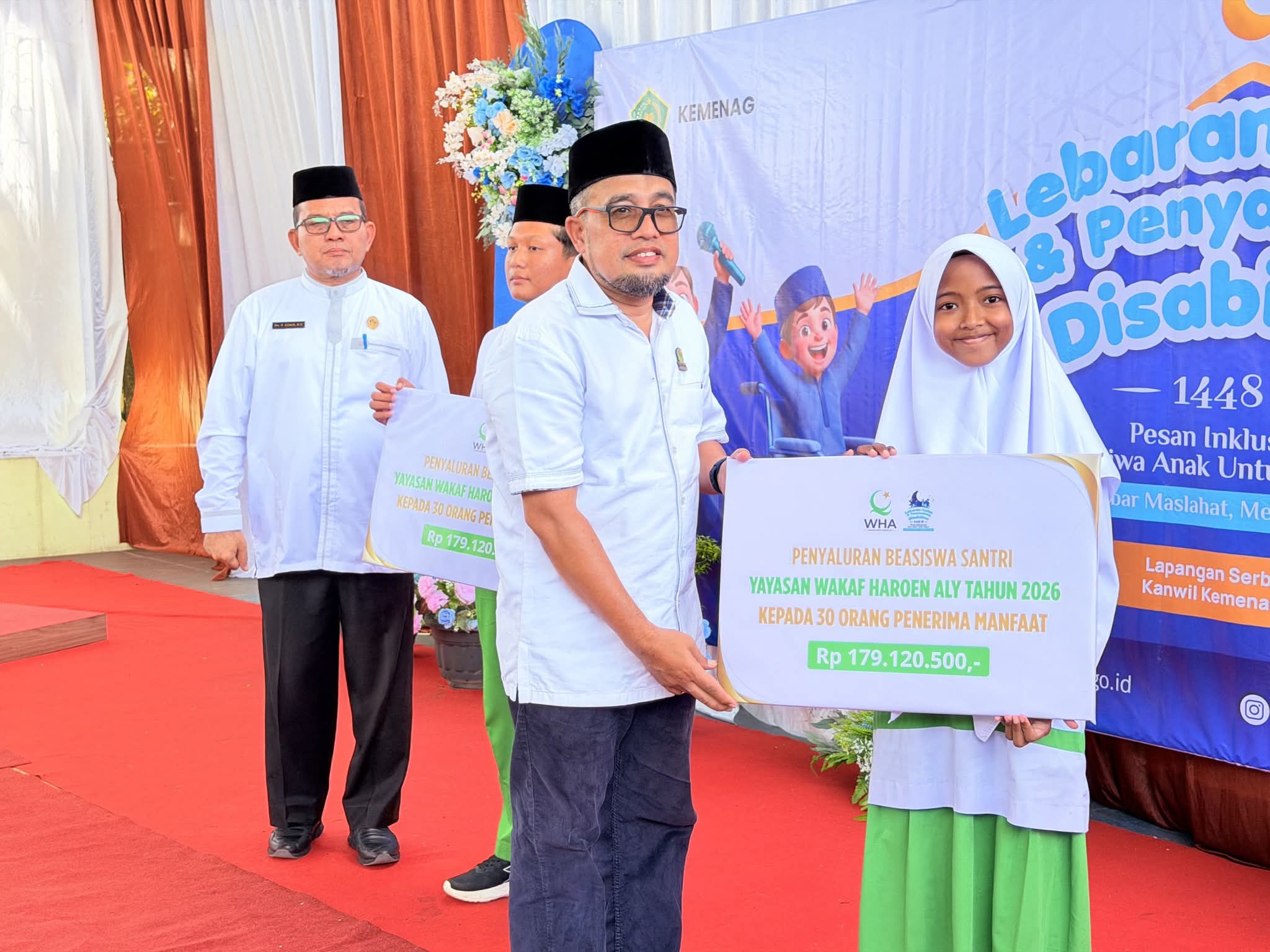 Peringati Bulan Wakaf Nasional, Yayasan Wakaf Haroen Aly Salurkan Beasiswa Rp179 Juta untuk 30 Santri