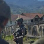 Hadir di Tengah Ketenangan Ibadah, Patroli Satgas Damai Cartenz Jaga Keamanan dan Pererat Kedekatan dengan Jemaat di Sinak