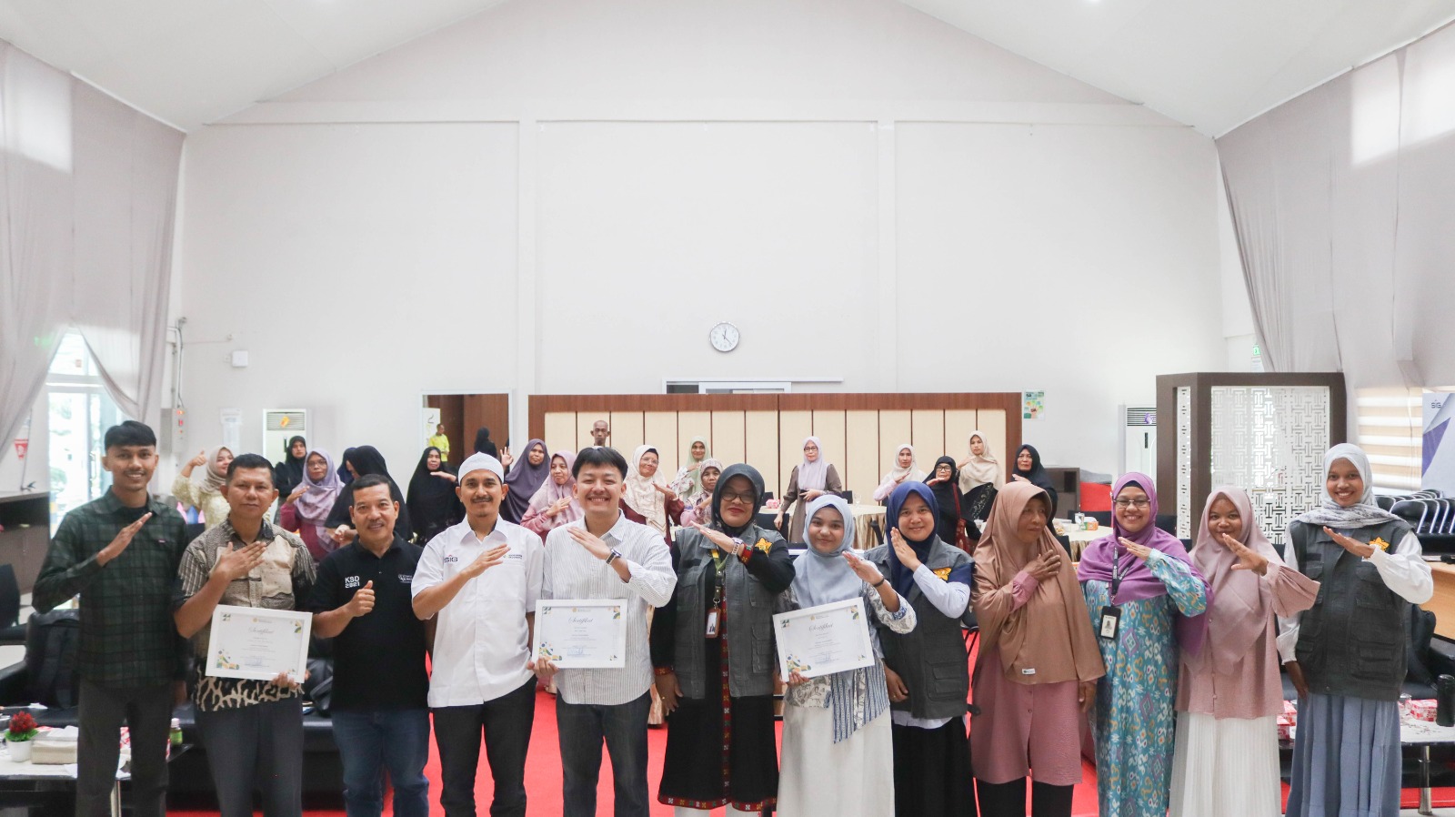 Rumah Amal USK dan PT Solusi Bangun Andalas Perkuat Kapasitas Usaha Ekonomi Masyarakat Dhuafa