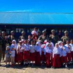 Patroli Dialogis Satgas Operasi Damai Cartenz di Oksibil Buka Ruang Dialog dengan Warga dan Siswa Sekolah Dasar