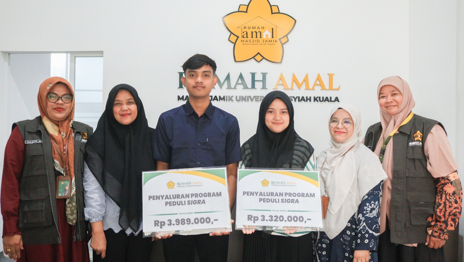 Rumah Amal Masjid Jamik USK Salurkan Bantuan UKT bagi Dua Mahasiswa Korban Kebakaran di Setui